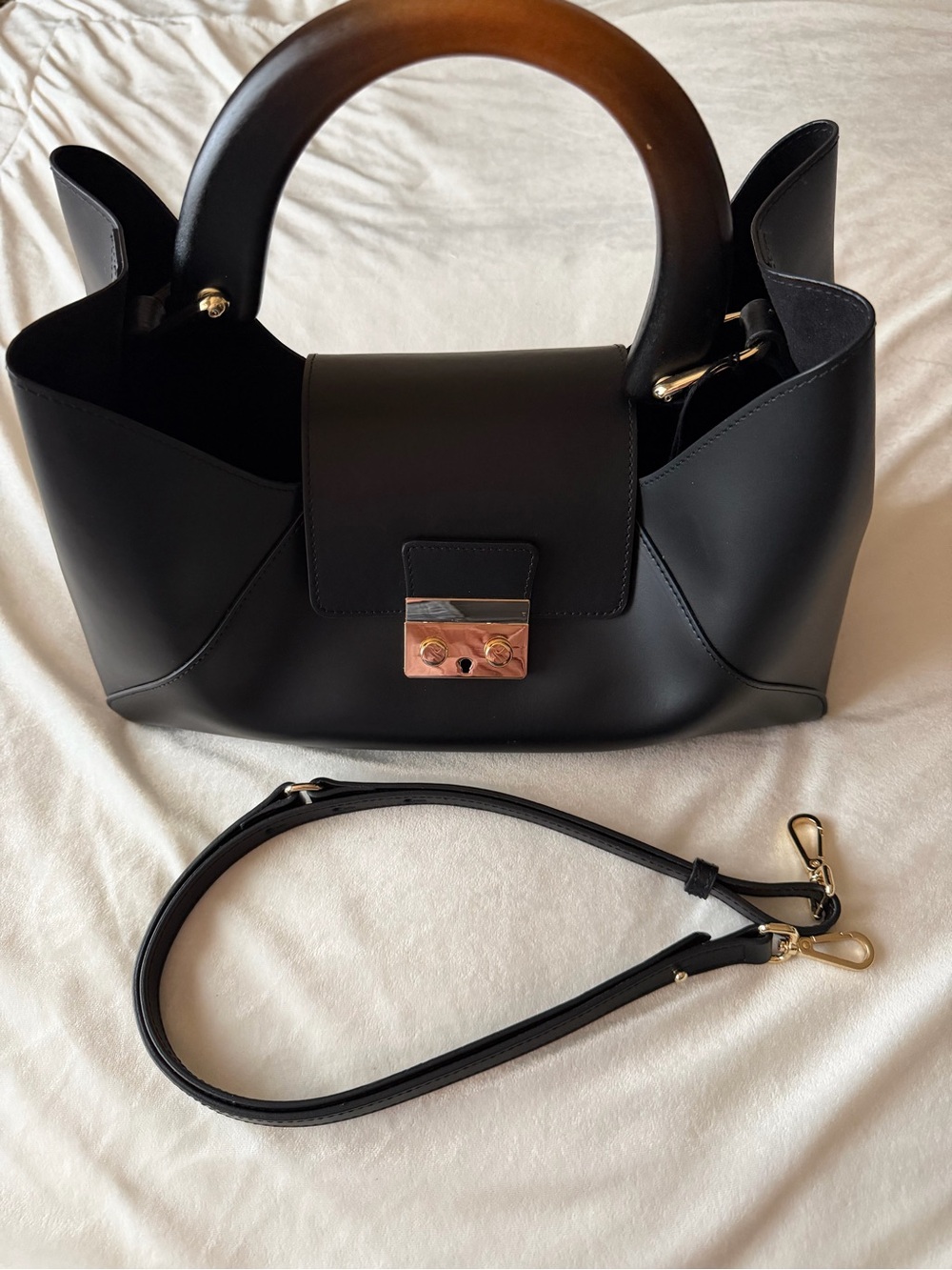 NWOT Claudia Firenze Polished Leather Italian Purse Wood Handle Shoulder Strap